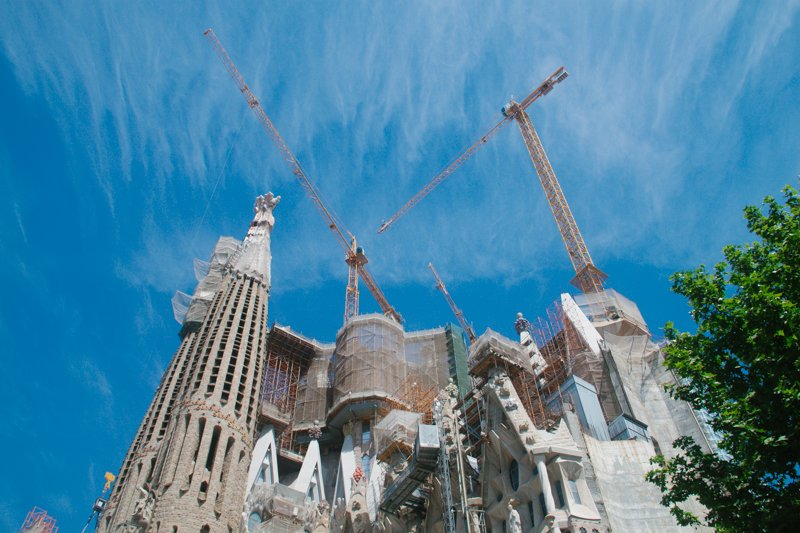 pequenos-monstros-barcelona-sagrada-familia-perfeccionismo-1